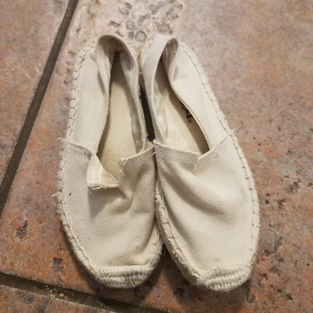 Soda canvas shoes